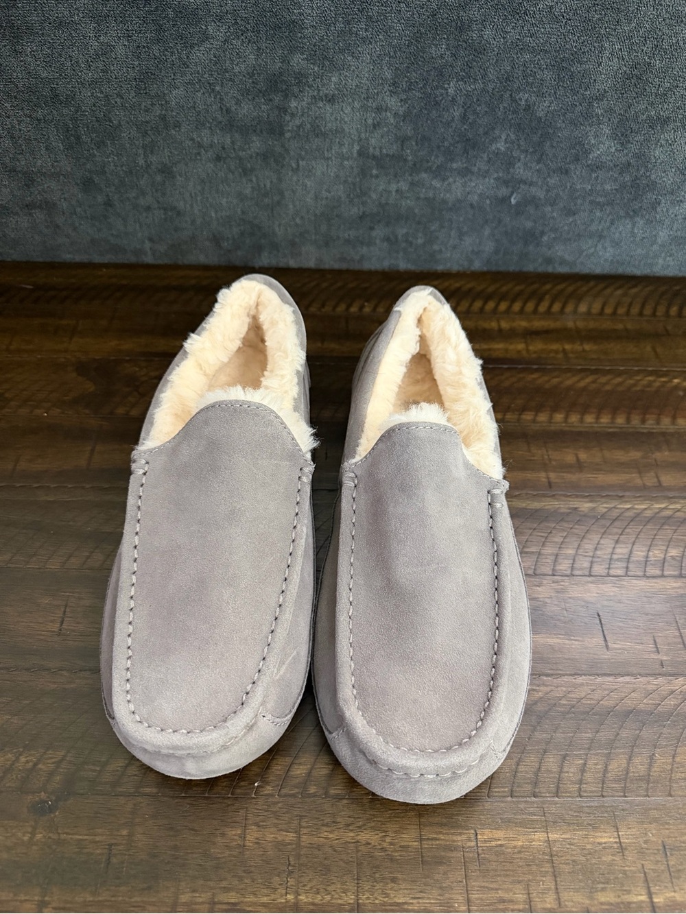 UGG Men's Ascot slippers in size 10